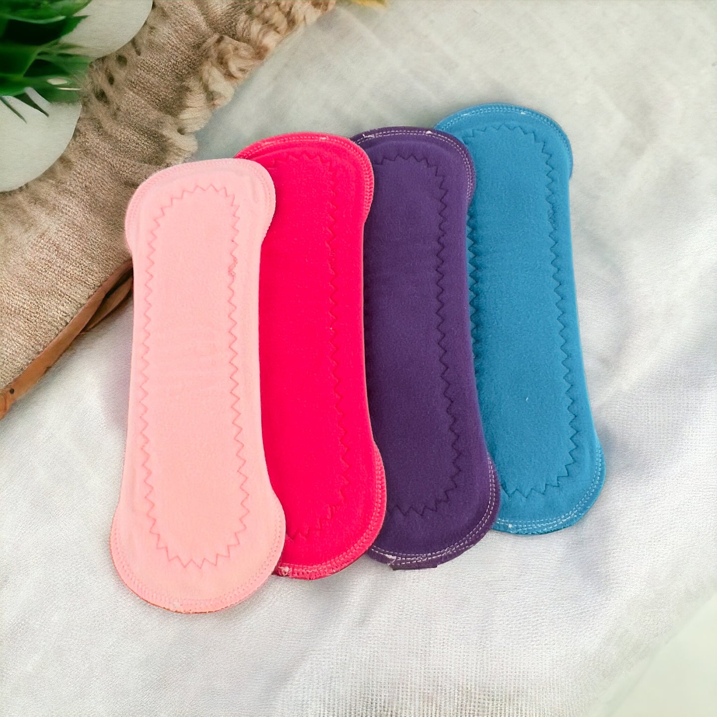 Paquete 4 toallas flujo regular 26cms basico siempre seco