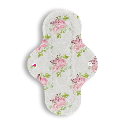 Regular rosas mariposas bco 26 cms