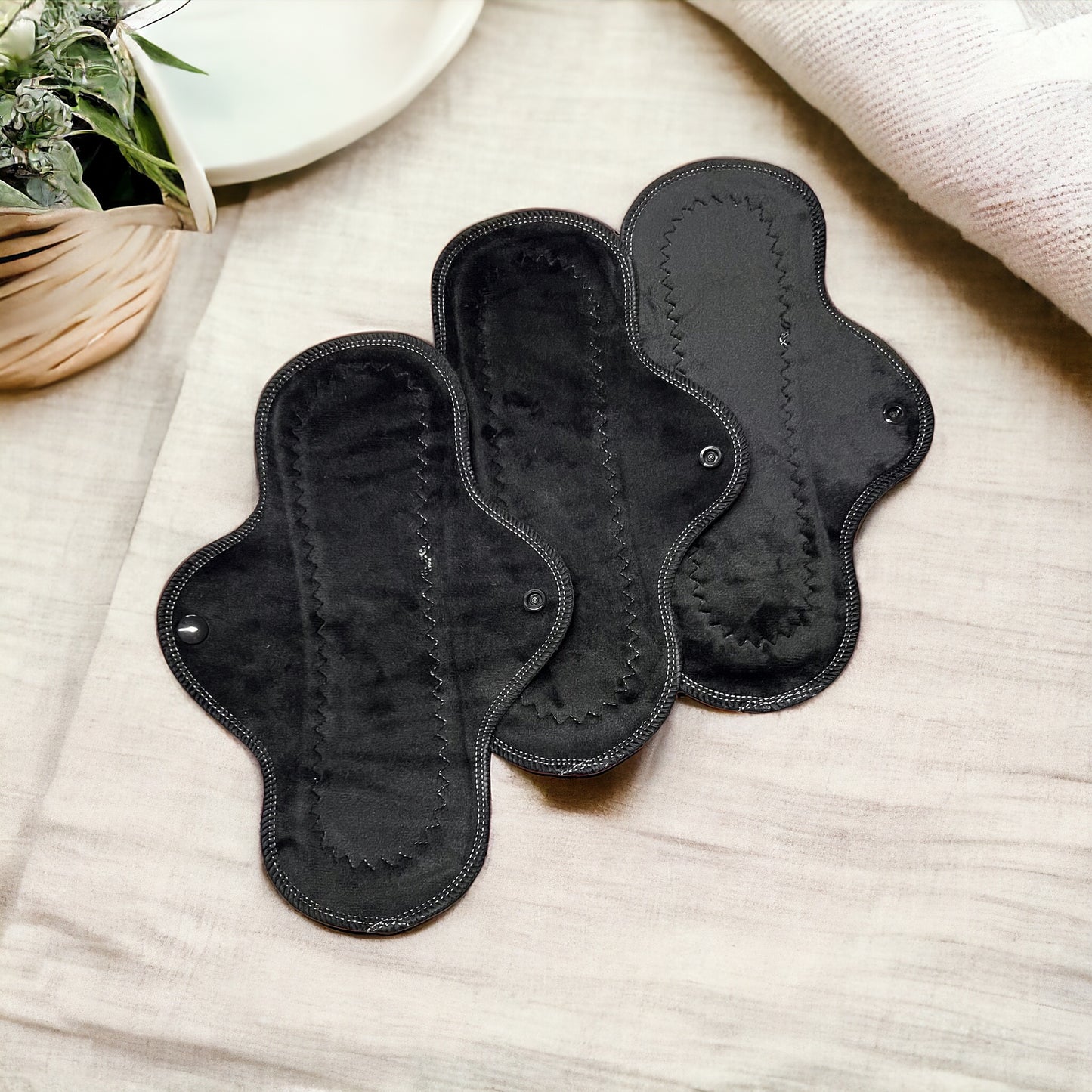 Paquete 3 toallas flujo regular 26cms minky negro