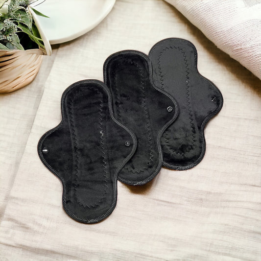 Paquete 3 toallas flujo regular 26cms minky negro