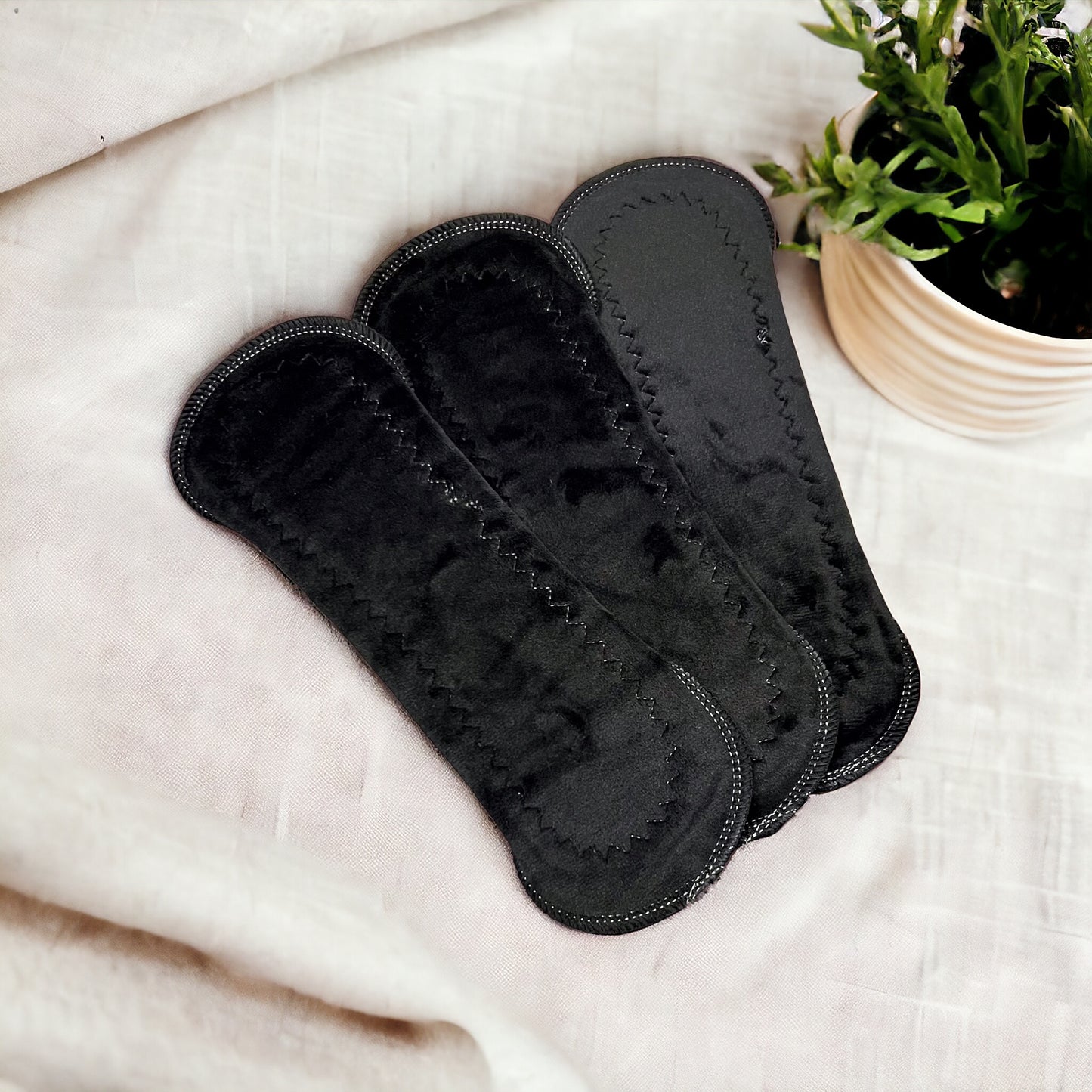 Paquete 3 toallas flujo regular 26cms minky negro