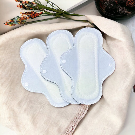 Paquete 3 toallas flujo regular 26cms minky blanco